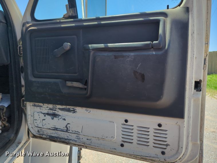 image for item NG9804 1993 Ford F700 pressure digger truck