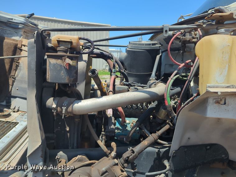image for item NG9804 1993 Ford F700 pressure digger truck