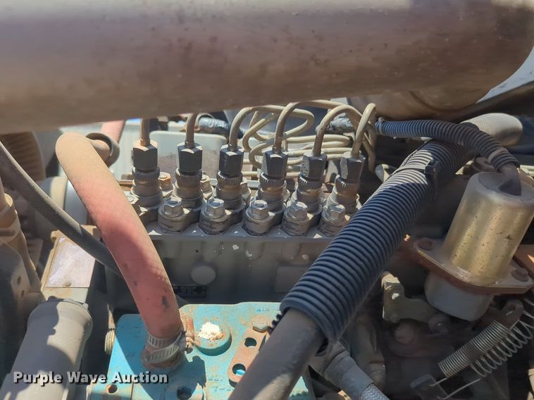 image for item NG9804 1993 Ford F700 pressure digger truck