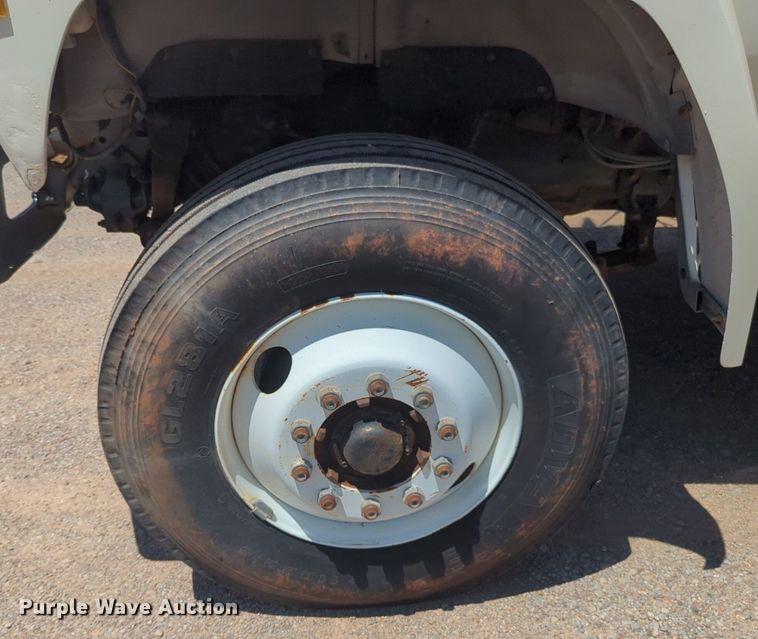 image for item NG9804 1993 Ford F700 pressure digger truck