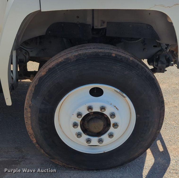 image for item NG9804 1993 Ford F700 pressure digger truck