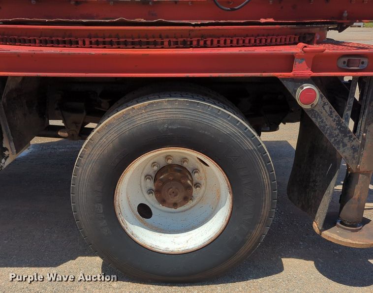 image for item NG9804 1993 Ford F700 pressure digger truck