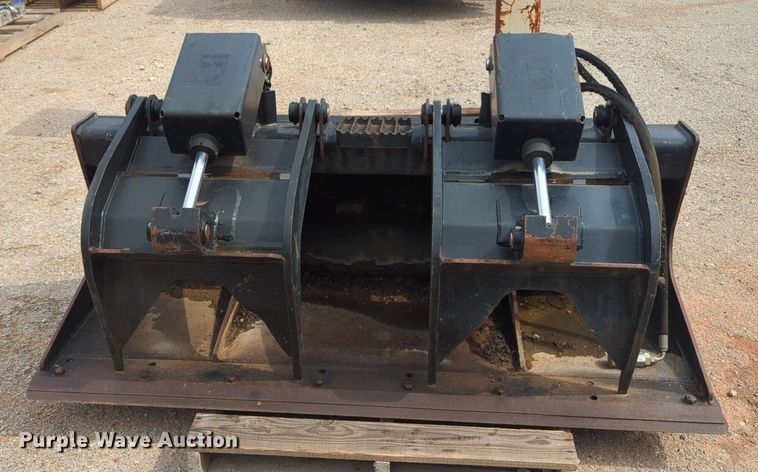 image for item NG9807 Caterpillar 157-7224 skid steer grapple bucket