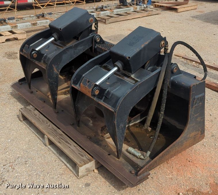 image for item NG9807 Caterpillar 157-7224 skid steer grapple bucket