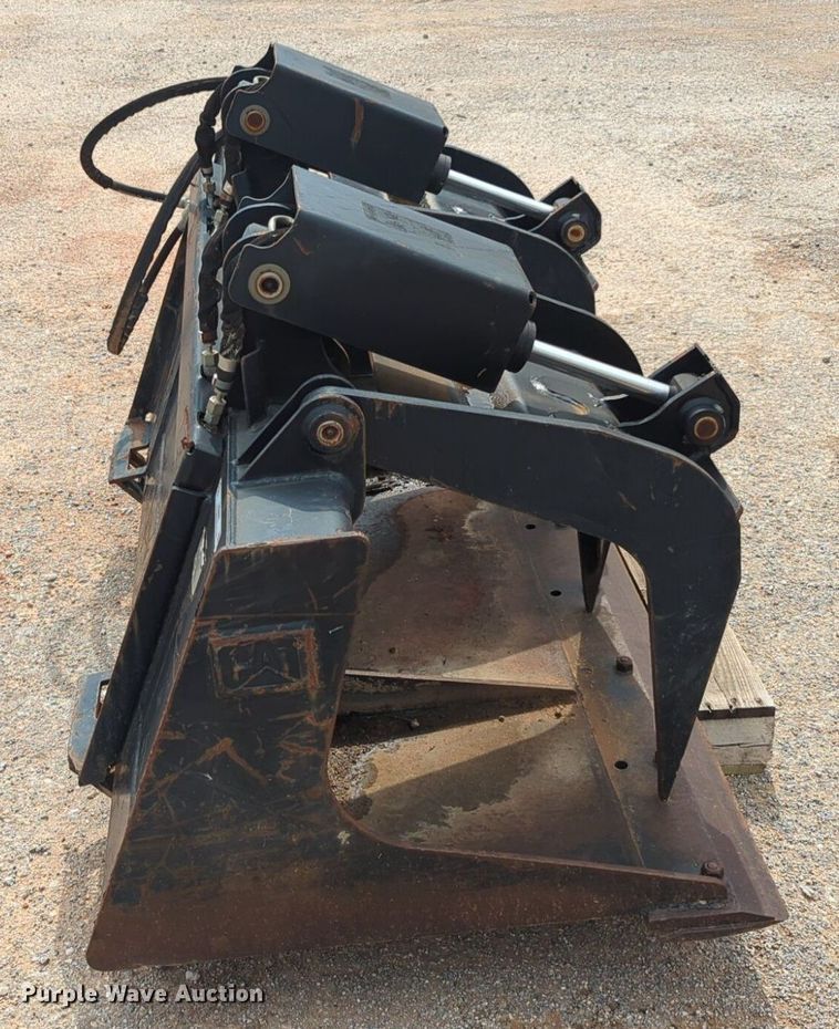 image for item NG9807 Caterpillar 157-7224 skid steer grapple bucket
