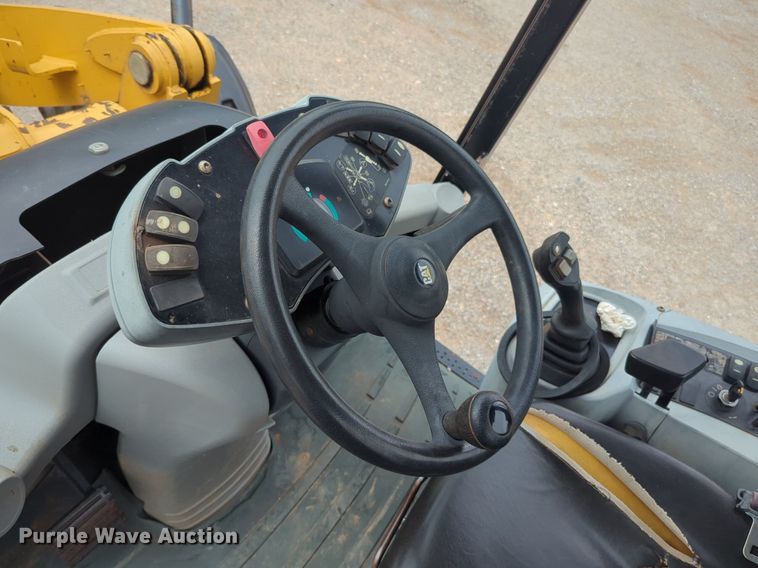 image for item NG9809 2015 Caterpillar 908H2 wheel loader
