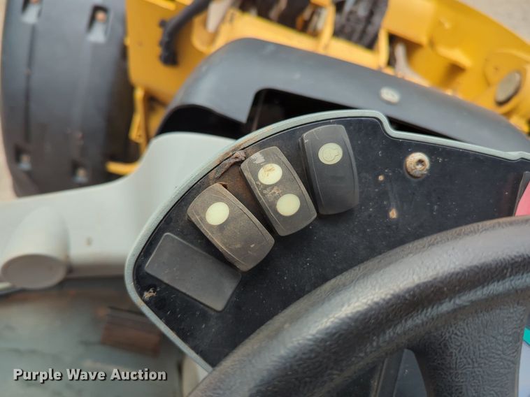 image for item NG9809 2015 Caterpillar 908H2 wheel loader