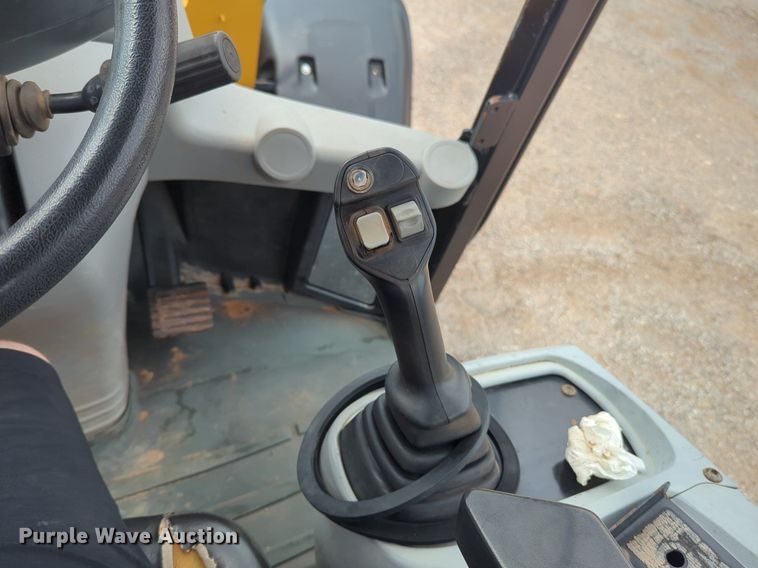 image for item NG9809 2015 Caterpillar 908H2 wheel loader