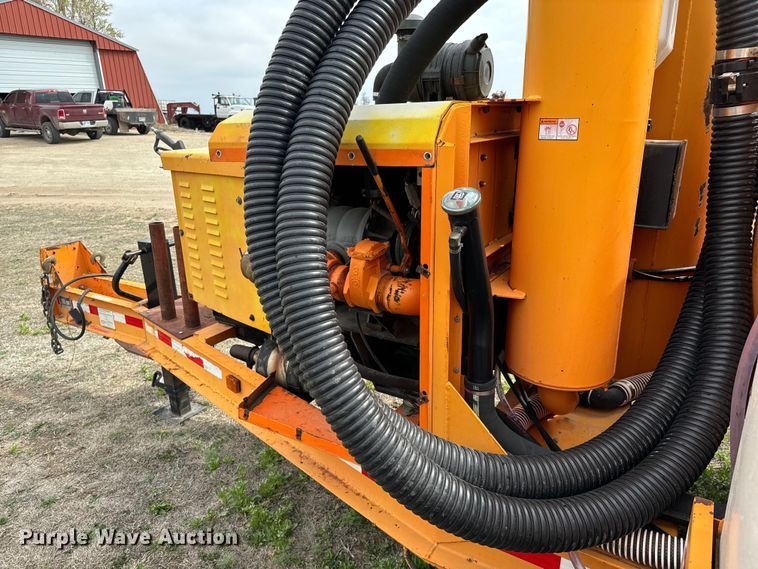 image for item NH9065 2007 Ring-O-Matic 750 vacuum excavator