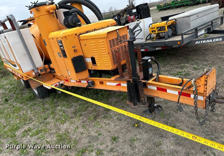 image for item NH9065 2007 Ring-O-Matic 750 vacuum excavator