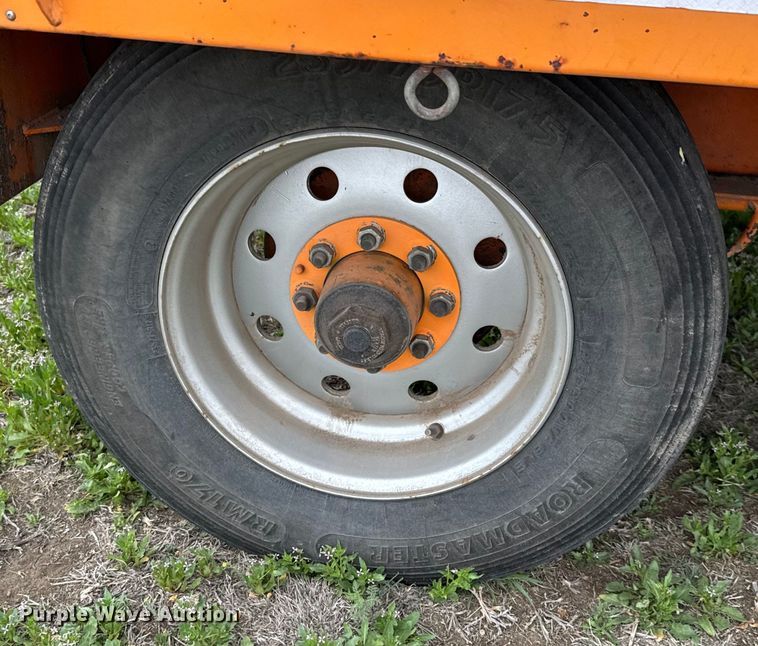 image for item NH9065 2007 Ring-O-Matic 750 vacuum excavator