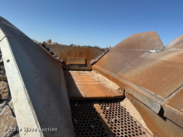 image for item NL9814 2017 Powerscreen Trakpactor 320SR impact crusher screening plant