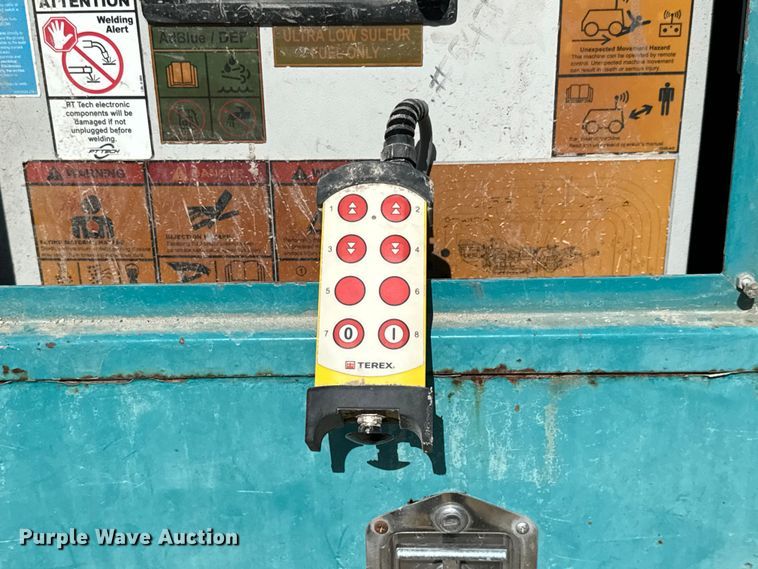 image for item NL9814 2017 Powerscreen Trakpactor 320SR impact crusher screening plant