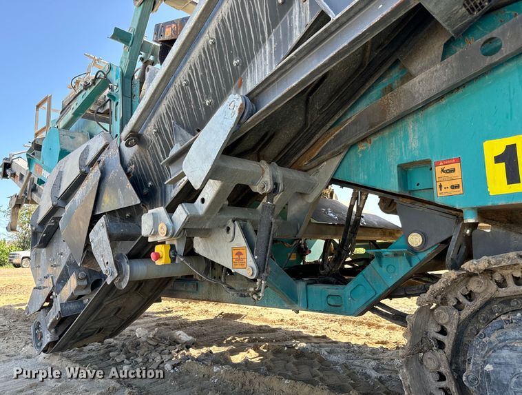 image for item NL9814 2017 Powerscreen Trakpactor 320SR impact crusher screening plant