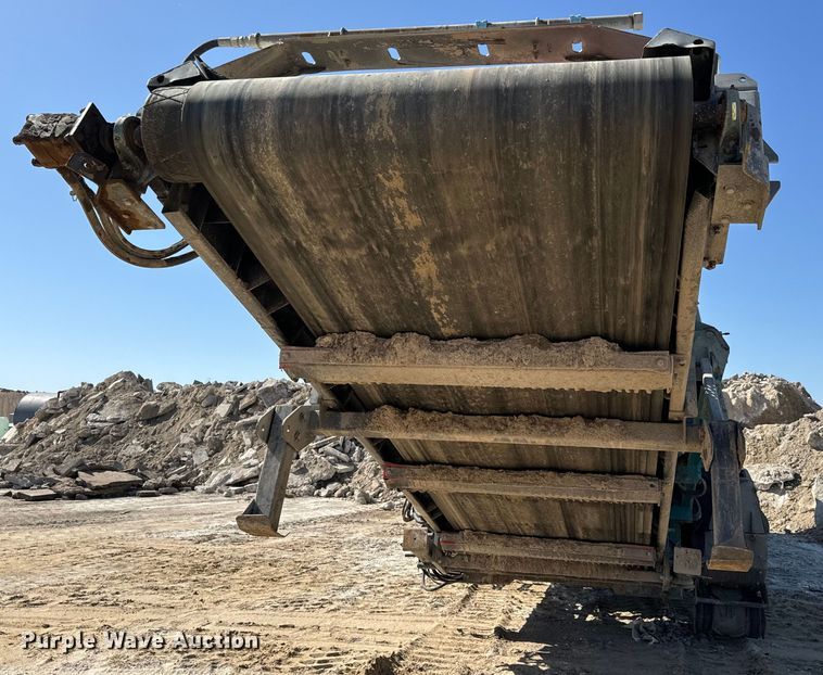 image for item NL9814 2017 Powerscreen Trakpactor 320SR impact crusher screening plant