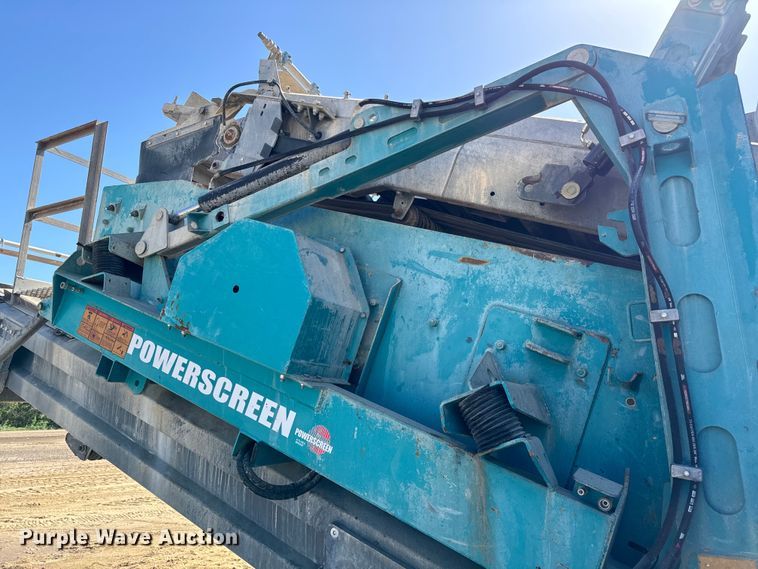 image for item NL9814 2017 Powerscreen Trakpactor 320SR impact crusher screening plant