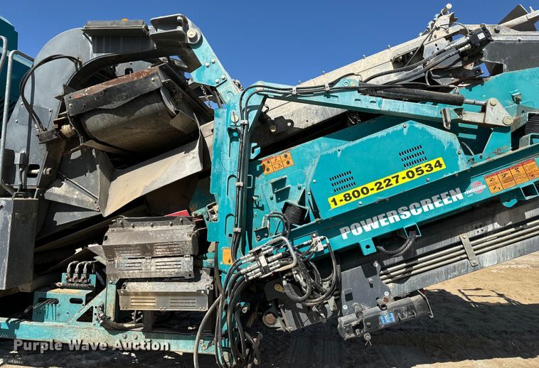 image for item NL9814 2017 Powerscreen Trakpactor 320SR impact crusher screening plant