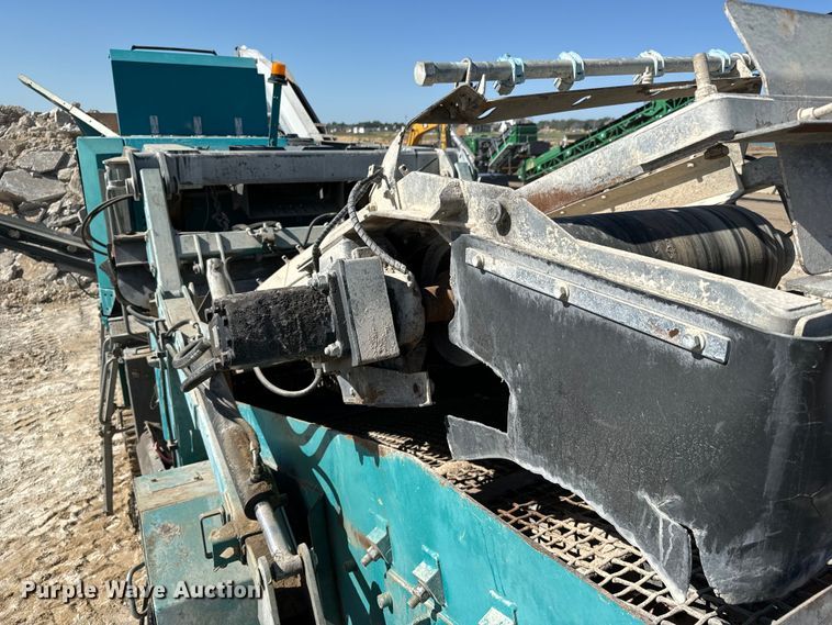 image for item NL9814 2017 Powerscreen Trakpactor 320SR impact crusher screening plant