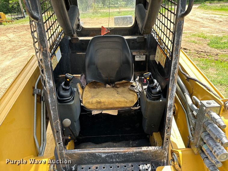 image for item NL9843 2005 ASV RC85  tracked skid steer loader