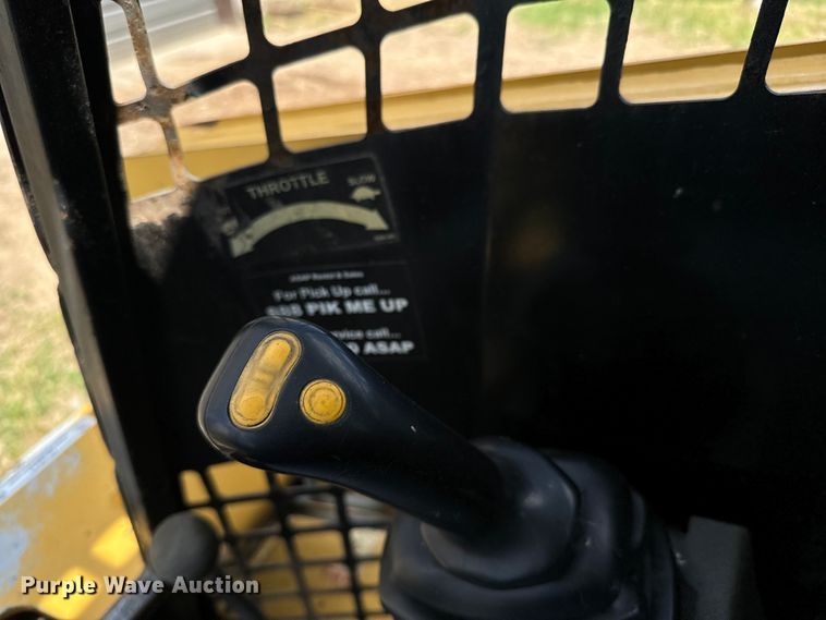 image for item NL9843 2005 ASV RC85  tracked skid steer loader