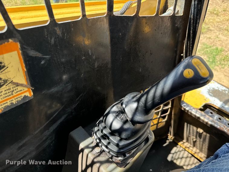 image for item NL9843 2005 ASV RC85  tracked skid steer loader