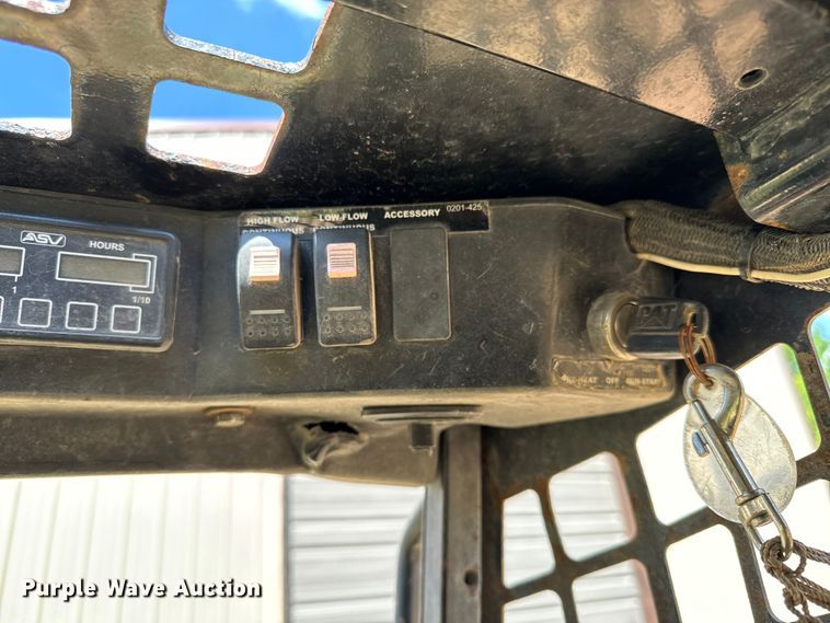 image for item NL9843 2005 ASV RC85  tracked skid steer loader