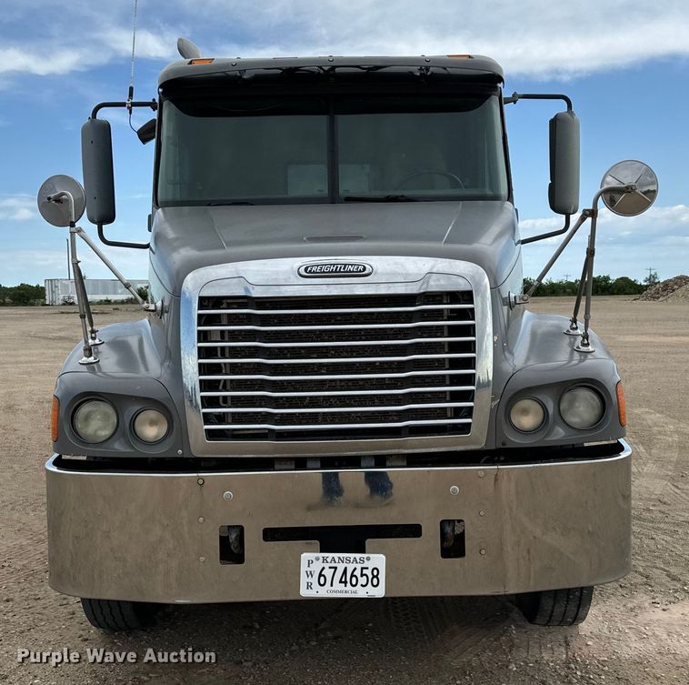 image for item NL9844 2005 Freightliner  Century Class S/T dump truck