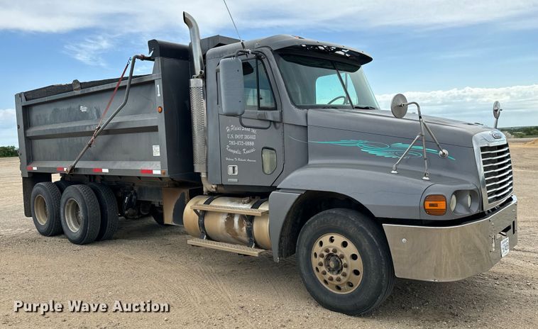 image for item NL9844 2005 Freightliner  Century Class S/T dump truck