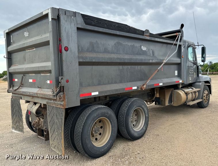 image for item NL9844 2005 Freightliner  Century Class S/T dump truck