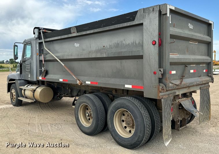 image for item NL9844 2005 Freightliner  Century Class S/T dump truck