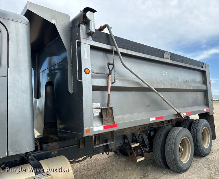 image for item NL9844 2005 Freightliner  Century Class S/T dump truck