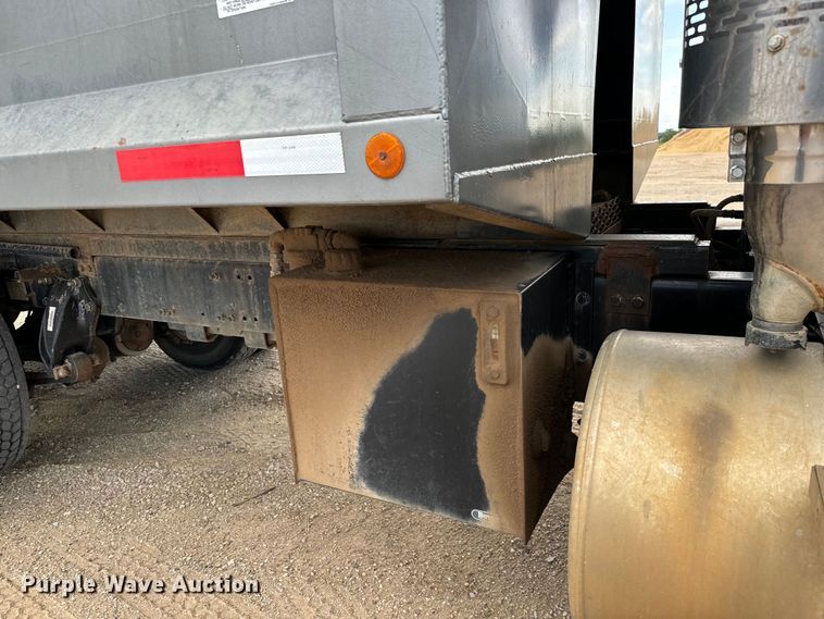 image for item NL9844 2005 Freightliner  Century Class S/T dump truck