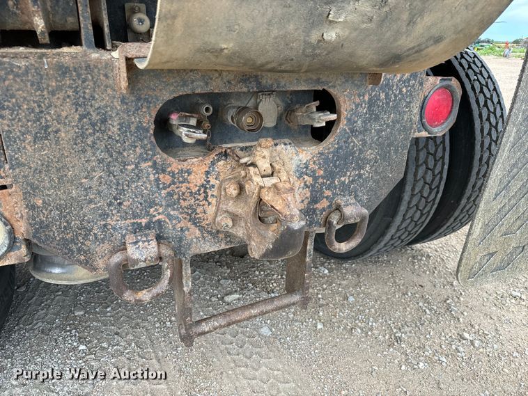 image for item NL9844 2005 Freightliner  Century Class S/T dump truck