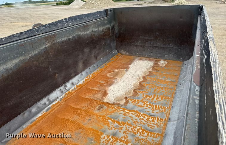 image for item NL9844 2005 Freightliner  Century Class S/T dump truck