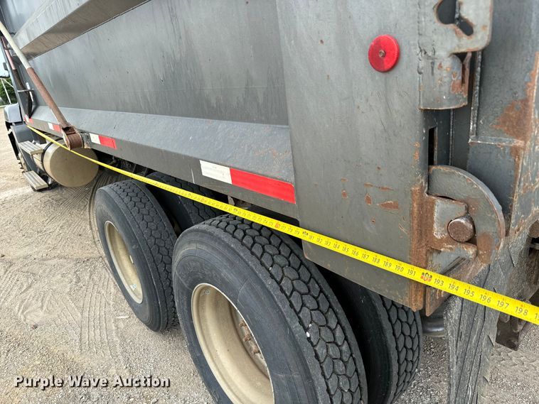 image for item NL9844 2005 Freightliner  Century Class S/T dump truck