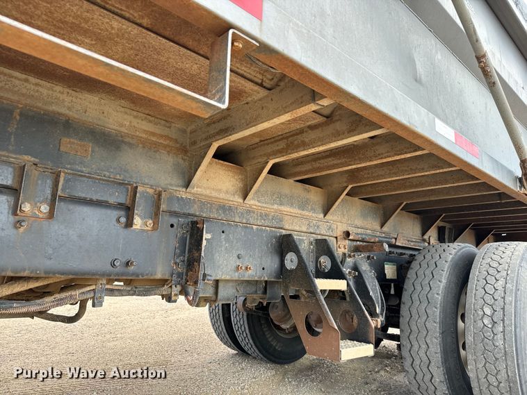 image for item NL9844 2005 Freightliner  Century Class S/T dump truck