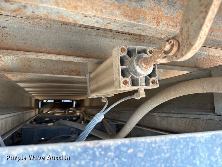 image for item NL9844 2005 Freightliner  Century Class S/T dump truck