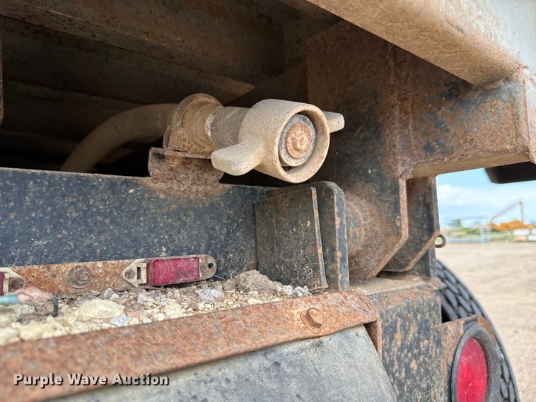 image for item NL9844 2005 Freightliner  Century Class S/T dump truck