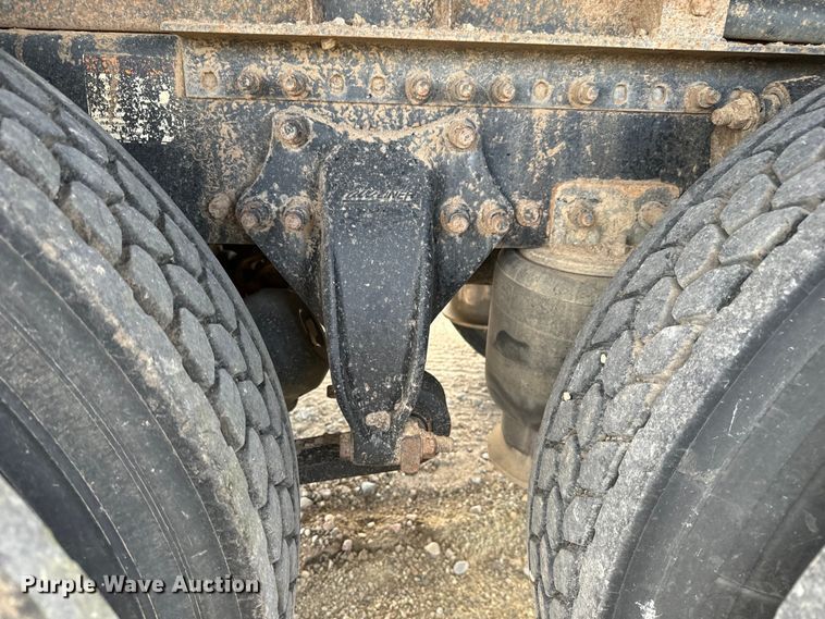 image for item NL9844 2005 Freightliner  Century Class S/T dump truck