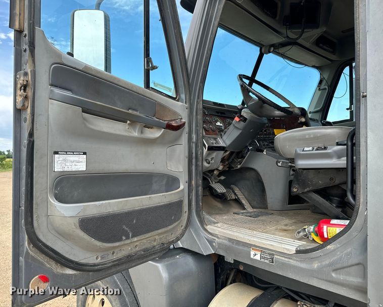 image for item NL9844 2005 Freightliner  Century Class S/T dump truck