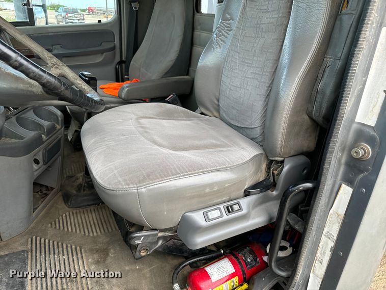 image for item NL9844 2005 Freightliner  Century Class S/T dump truck