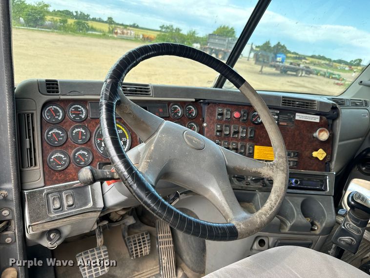 image for item NL9844 2005 Freightliner  Century Class S/T dump truck