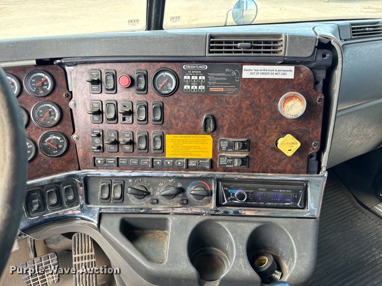 image for item NL9844 2005 Freightliner  Century Class S/T dump truck