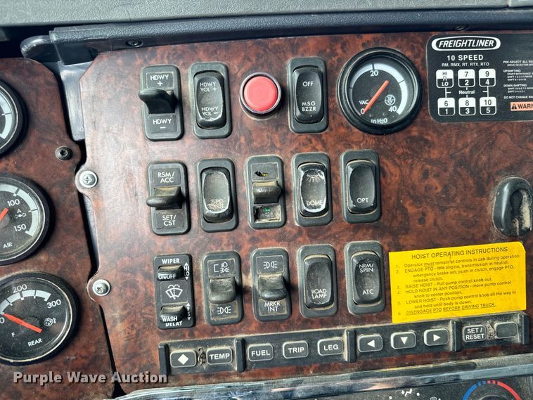 image for item NL9844 2005 Freightliner  Century Class S/T dump truck