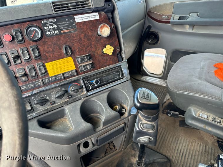 image for item NL9844 2005 Freightliner  Century Class S/T dump truck