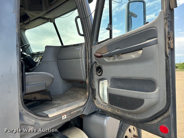 image for item NL9844 2005 Freightliner  Century Class S/T dump truck