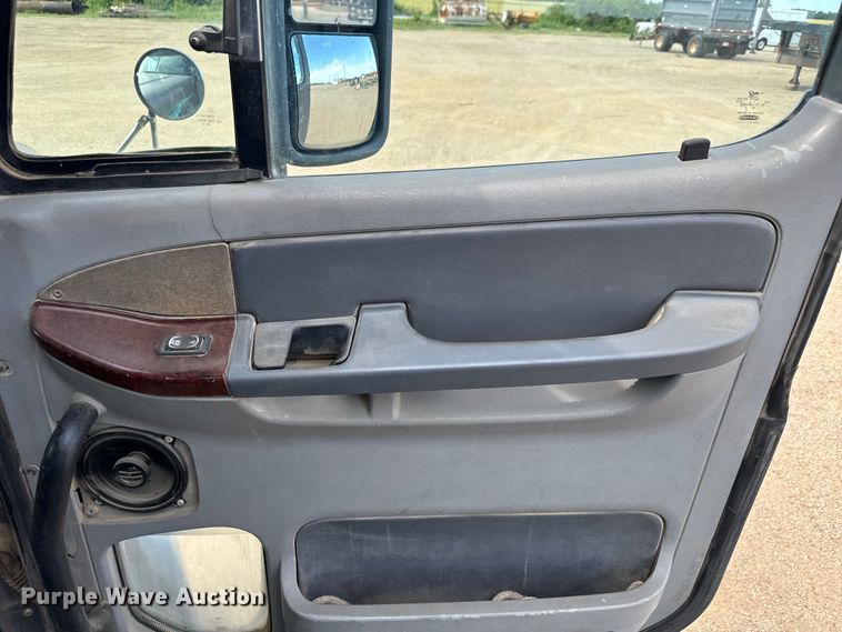 image for item NL9844 2005 Freightliner  Century Class S/T dump truck