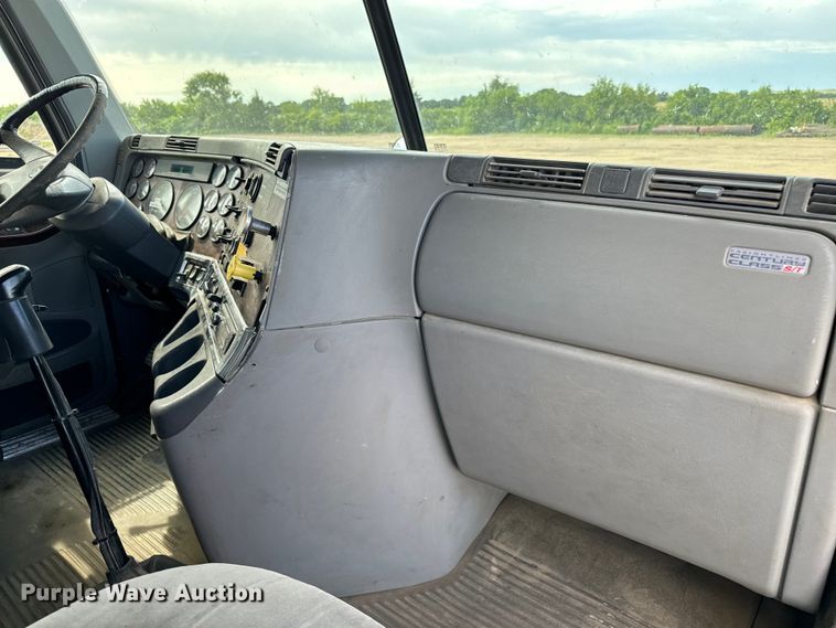 image for item NL9844 2005 Freightliner  Century Class S/T dump truck