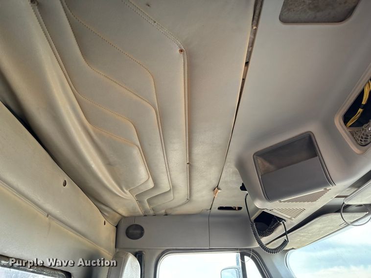 image for item NL9844 2005 Freightliner  Century Class S/T dump truck