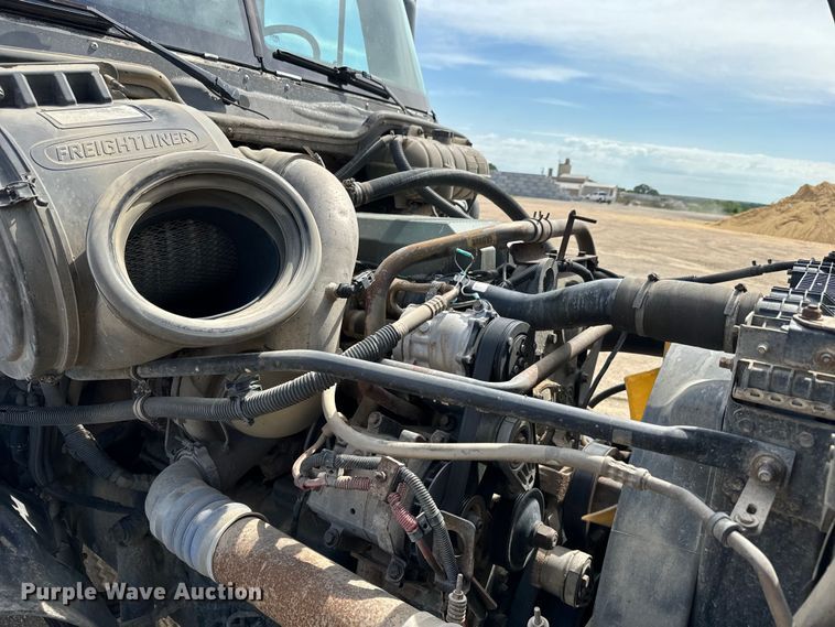 image for item NL9844 2005 Freightliner  Century Class S/T dump truck